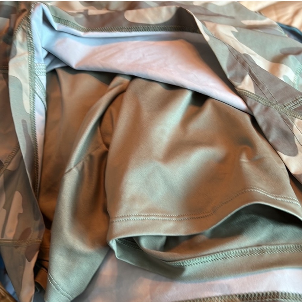 COPY - Excellent condition Chicos camouflage skort size 2 equivalent to women’s… - Picture 5 of 6